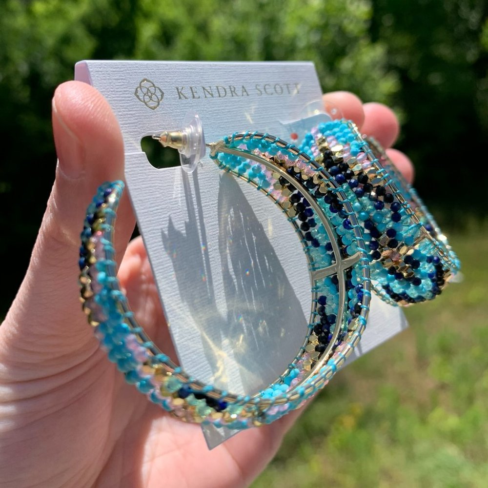 KENDRA SCOTT • Britt Gold Hoop Earrings in Blue Mix - Picture 2 of 13